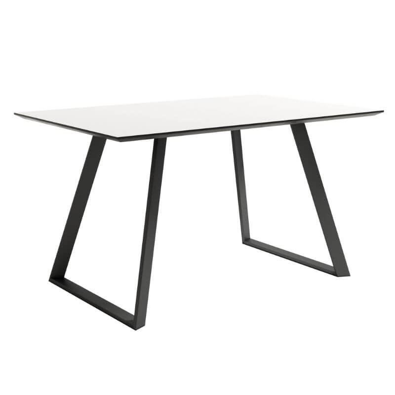 Mesa de comedor fija Aral acabado color Soul Blanco patas negras, diseño nórdico e industrial, mesa barata. Sayez