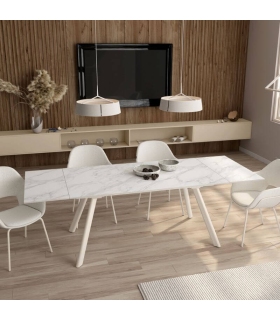 Mesa Comedor Extensible Tasman 160 Cm, Acabado sobre Carrara y patas Marfil, en ambiente| SAYEZ |