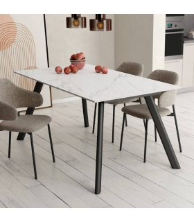 Mesa Comedor Fija Omán Porcelánica 160 Cm, Acabado sobre Carrara y patas Negro, en ambiente|SAYEZ|