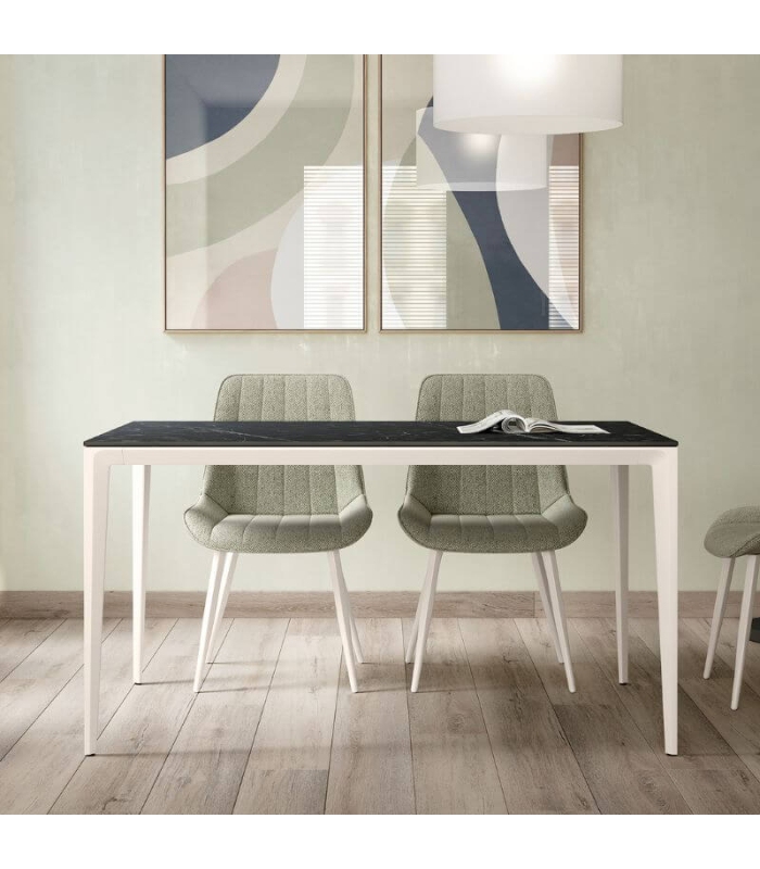 Mesa Comedor Fija Cortés Porcelánica 160 Cm, Acabado sobre Marquina y patas Marfil, en ambiente|SAYEZ|